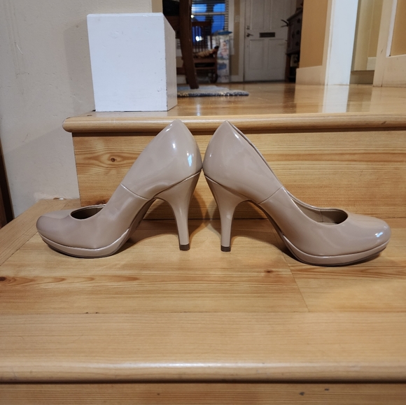 City Classified Women's Comfort Classic Pumps - Picture 7 of 13
